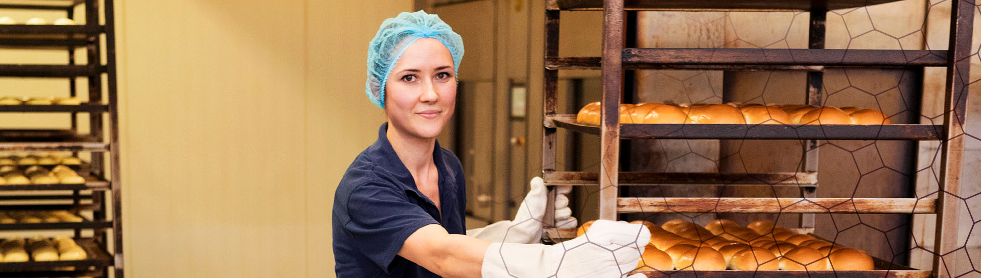 bakker-aan-het-werk-patroon bakker met kar bij oven